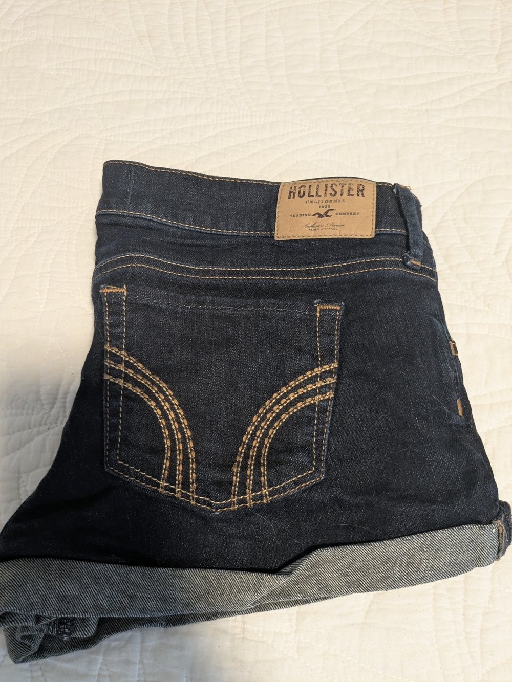 Hollister Dark Indigo Rolled Hem Ankle Jeans